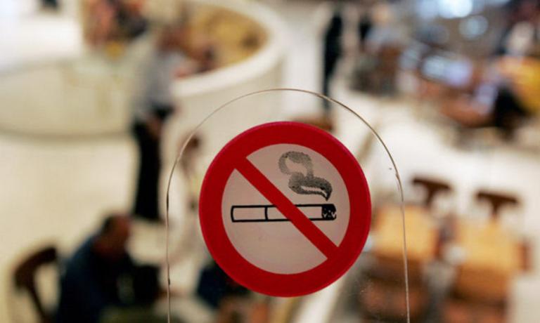 Αντικαπνιστικός νόμος: Οι έλεγχοι αποδίδουν – Στο 85% τα «άκαπνα» μαγαζιά - Φωτογραφία 1