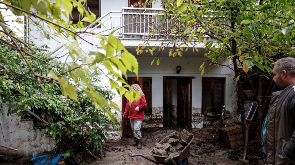 Θάσος: Μετρούν τις πληγές τους οι κάτοικοι μετά την καταστροφική πλημμύρα - Φωτογραφία 1