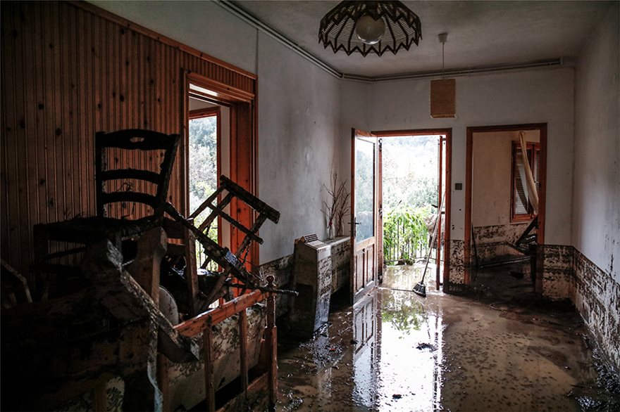 Θάσος: Μετρούν τις πληγές τους οι κάτοικοι μετά την καταστροφική πλημμύρα - Φωτογραφία 7