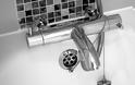 Μία γυναίκα έμεινε καθηλωμένη στο μπάνιο για 8 μέρες και σώθηκε από έναν ντελιβερά (pics) - Φωτογραφία 1