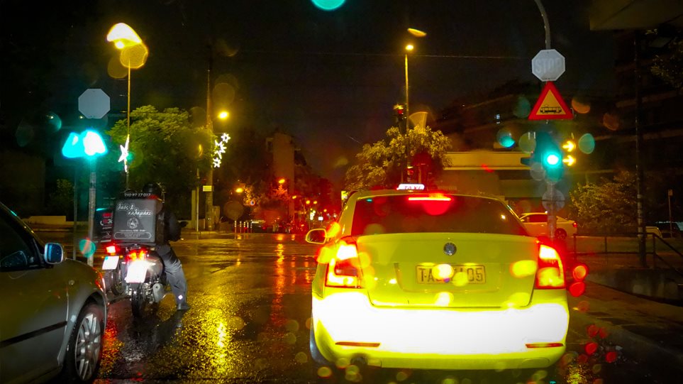 «Γηρυόνης»: Βρέχει στην Αττική - «Σαρώνει» Μακεδονία και Θεσσαλία - Φωτογραφία 1