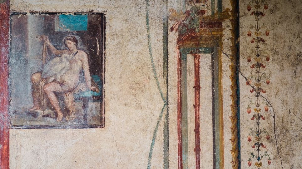 Στην Πομπηία παρουσιάζεται για πρώτη φορά η ερωτική νωπογραφία της Λήδας και του Δία - Φωτογραφία 1