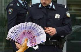Πάτρα: Καταδικάστηκε αστυνομικός για υπεξαίρεση 540.000 ευρώ - Έκλεβε λεφτά ...για να τζογάρει - Φωτογραφία 1