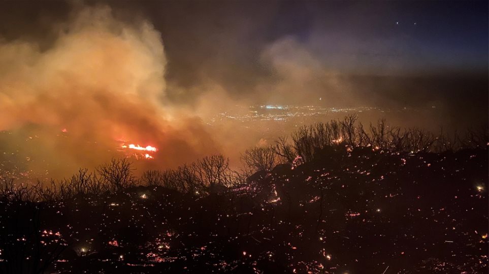 Πυρκαγιά στη Σάντα Μπάρμπαρα - Απειλούνται σπίτια - Φωτογραφία 1