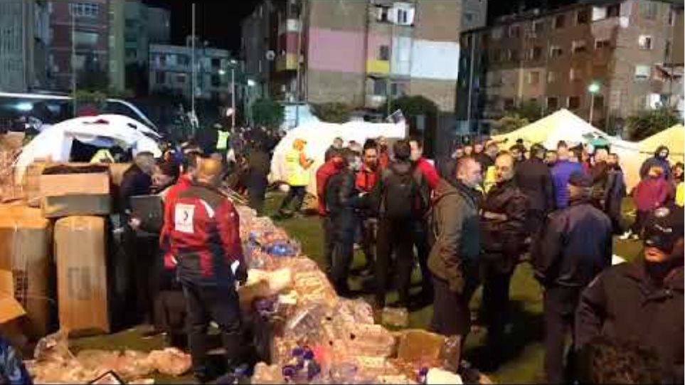 Σεισμός στην Αλβανία: Σε σκηνές και με συσσίτιο το βράδυ της Τρίτης οι κάτοικοι του Δυρραχίου - Φωτογραφία 2