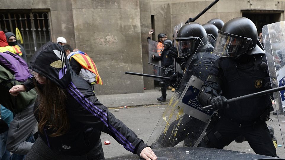 Η αστυνομία θα δώσει ένα εκατ. ευρώ για... νέα γκλομπ, μετά τα επεισόδια στην Καταλονία - Φωτογραφία 1