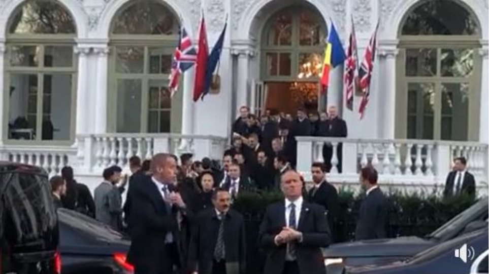 «Χάλασε» η φιέστα Ερντογάν στο Λονδίνο: Τον αποδοκίμασαν - Φωτογραφία 1