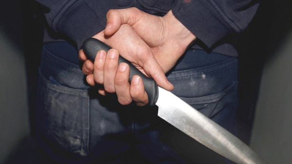 13χρονος απειλούσε με μαχαίρι και λήστευε άλλους ανήλικους - Φωτογραφία 1