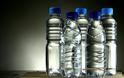 Καταργούνται τα πλαστικά μπουκάλια για νερό παγκοσμίως. Με τι θα αντικατασταθούν;