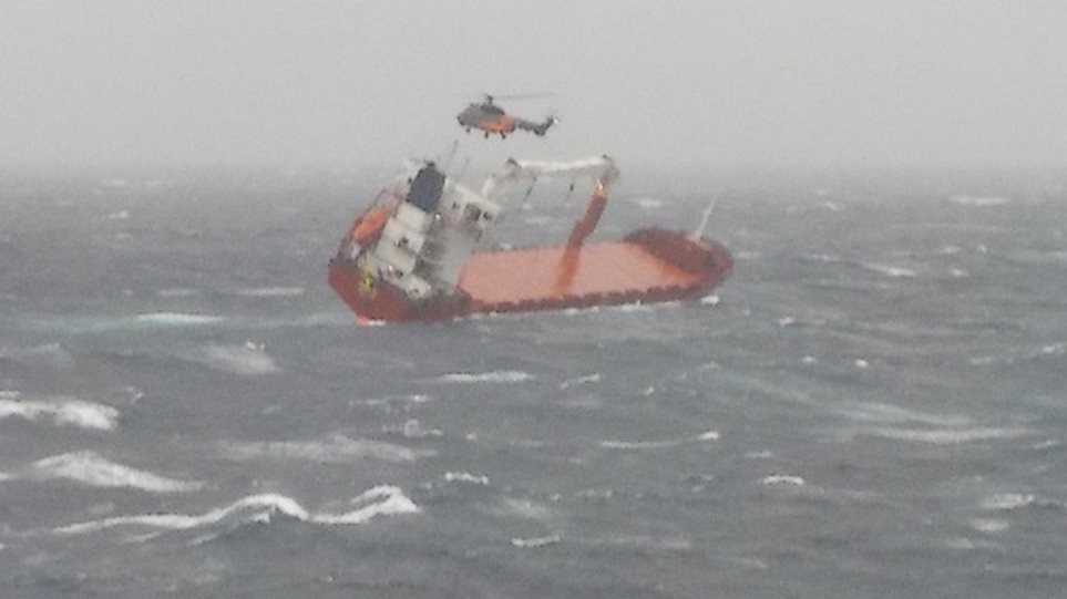 Κλίση 30 μοιρών έχει πάρει το ακυβέρνητο πλοίο στα ανοιχτά του Σιγρίου - Φωτογραφία 1
