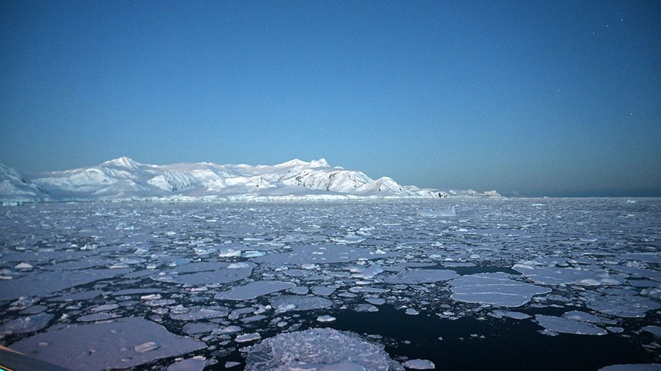 Κλιματική αλλαγή: Η Ανταρκτική που λιώνει σε φωτογραφίες - Φωτογραφία 1