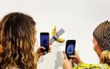Αληθινή μπανάνα «έργο τέχνης», αξίας $120.000, προκαλεί κοινό και κριτικούς