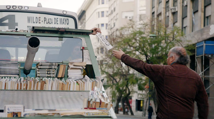 Όπλο μαζικής διδασκαλίας: Καλλιτέχνης κατασκευάζει ένα τανκ που παραδίδει δωρεάν βιβλία - Φωτογραφία 4