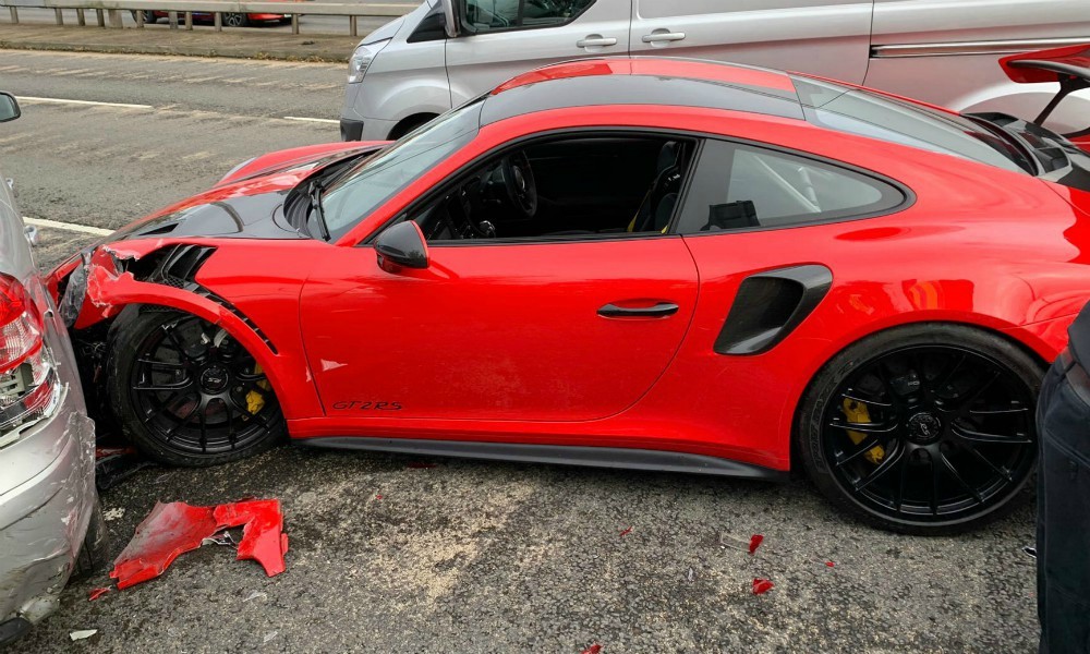 Porsche GT2 RS,  και την “έλιωσε” λίγα μέτρα πιο κάτω… - Φωτογραφία 1