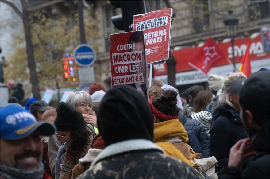 Γαλλία: Στους δρόμους εκατοντάδες χιλιάδες - Μάχη με τους αστυνομικούς - Φωτογραφία 3