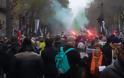 Γαλλία: Στους δρόμους εκατοντάδες χιλιάδες - Μάχη με τους αστυνομικούς