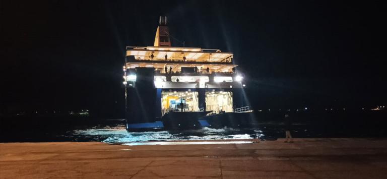 Λέρος: Περίμεναν με άγριες διαθέσεις το Blue Star Patmos! H συγκέντρωση κατοίκων στο λιμάνι [pics] - Φωτογραφία 1