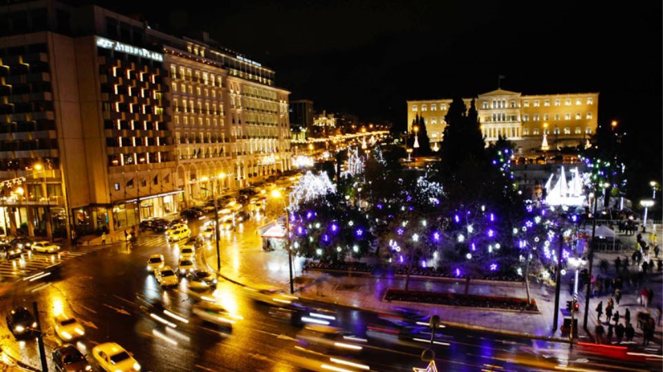 Χριστουγεννιάτικη Αθήνα: Την Τρίτη φωταγωγείται η πλατεία Συντάγματος - Φωτογραφία 1