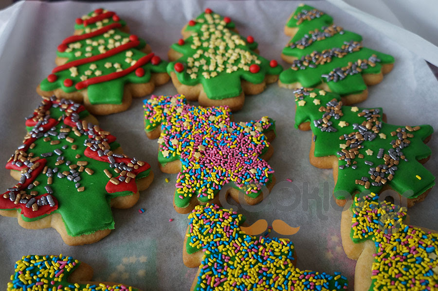 Χριστουγεννιάτικα μπισκότα με ζαχαρόπαστα - Φωτογραφία 1