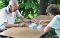 Ερευνα: Τα επιτραπέζια παιχνίδια μειώνουν την πιθανότητα άνοιας στους ηλικιωμένους
