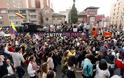 Χιλιάδες διαδηλωτές με μαγειρικά σκεύη και πολύ χρώμα κατά του Ντούκε - Φωτογραφία 3