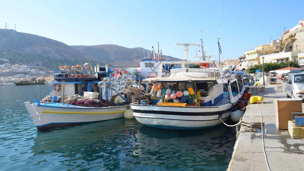Διαμαρτύρονται οι ψαράδες για τα νέα τέλη στα μικρά σκάφη-Διαμαρτυρία του Επάρχου Καλύμνου - Φωτογραφία 1