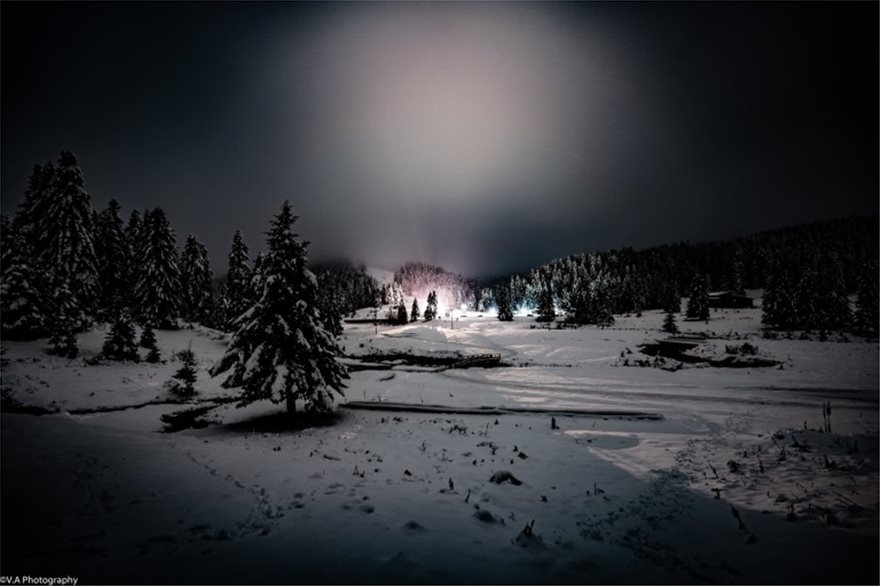 Μαγικές νυχτερινές εικόνες από το χιονισμένο Περτούλι - Φωτογραφία 5