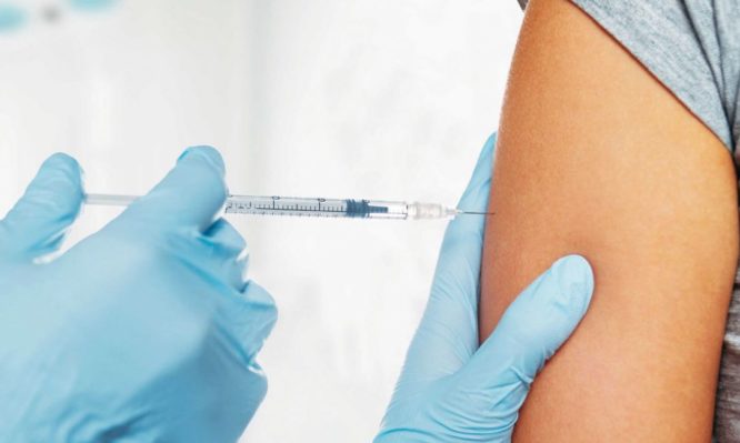 Σε έλλειψη εμβόλια κατά της διφθερίτιδας – Τι θα γίνει με τους εμβολιασμούς ενηλίκων και εγκύων; - Φωτογραφία 1