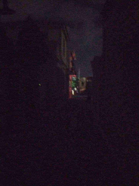 Στο σκοτάδι για μέρες στην οδό Μάρκου Μπότσαρη - φώτο - Φωτογραφία 1