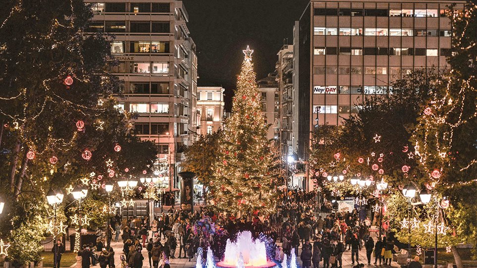 Χριστούγεννα: Πώς... άλλαξαν τα φώτα στην Αθήνα - Φωτογραφία 1
