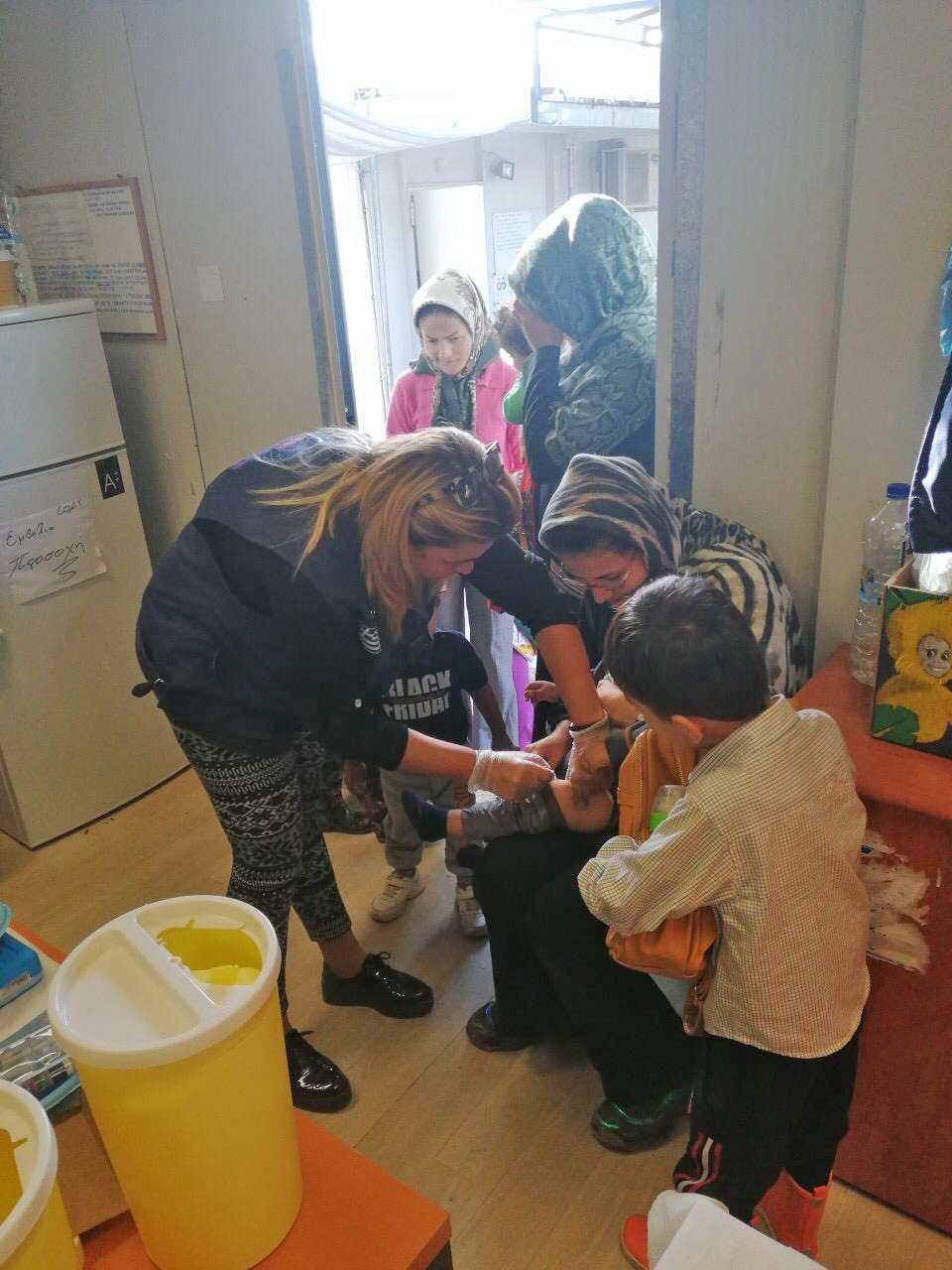 ΕΟΔΥ: Ολοκληρώθηκε ο εμβολιασμός παιδιών προσφύγων και μεταναστών στη Λέσβο - Φωτογραφία 3