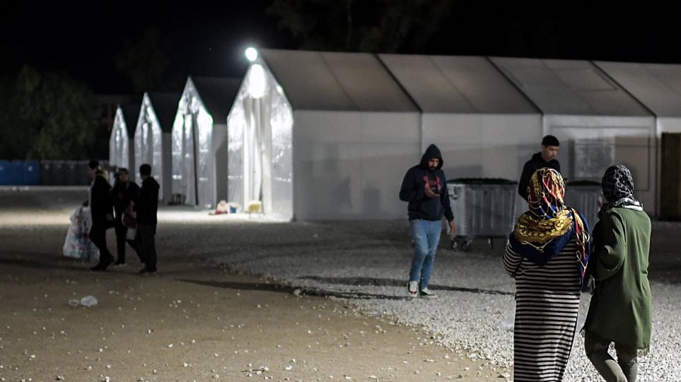«Guardian» για προσφυγικό: Στα όριά της έχει φθάσει η Ελλάδα - Φωτογραφία 1