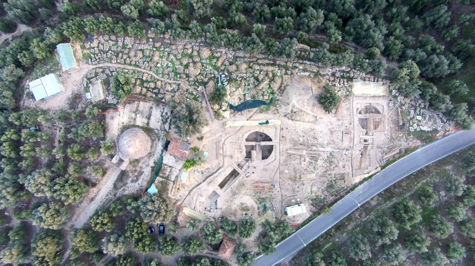Πύλος: Ασύλητοι θολωτοί τάφοι βρέθηκαν κοντά στον Γρύπα Πολεμιστή - Φωτογραφία 1