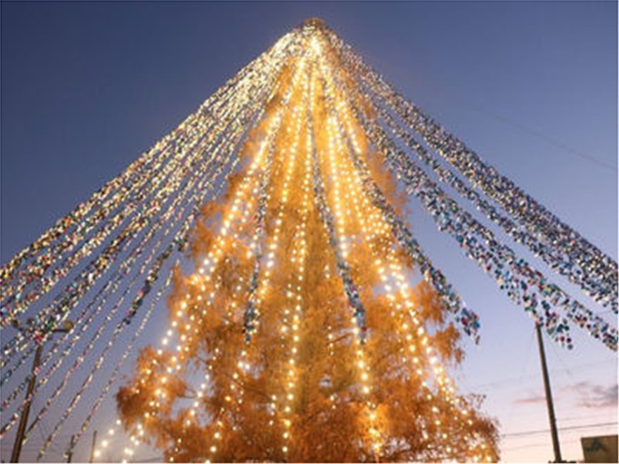 Ρεκόρ Γκίνες για χριστουγεννιάτικο δέντρο με 51.626 κάρτες μηνυμάτων - Φωτογραφία 1