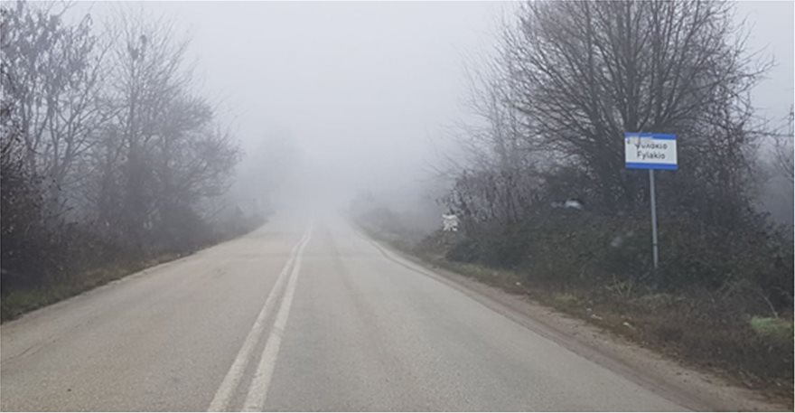 «Τρελή» ομίχλη στον βόρειο Έβρο: Μεγάλες δυσκολίες για τους οδηγούς - Φωτογραφία 3