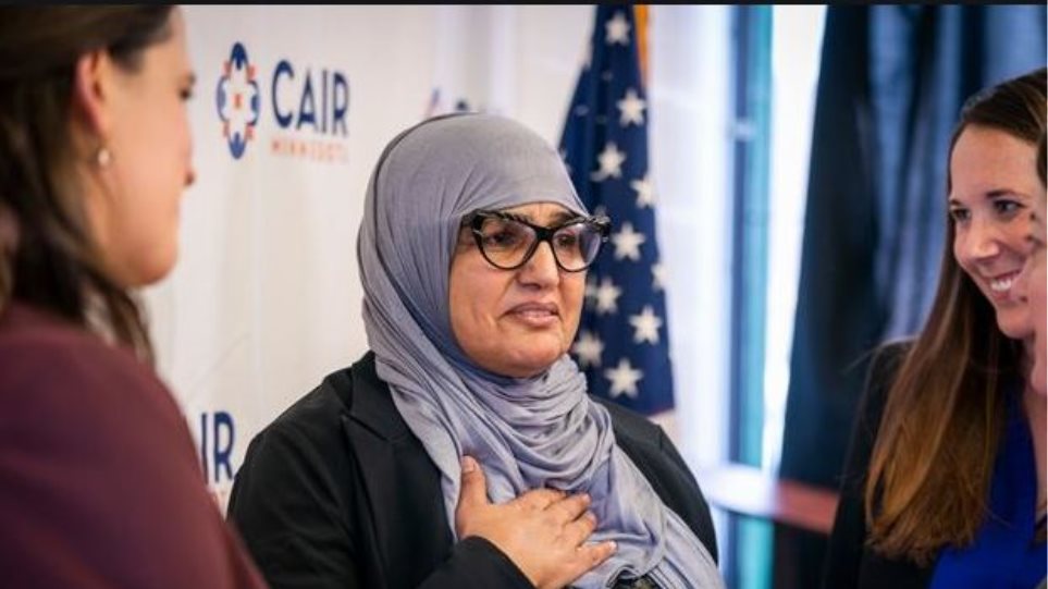 ΗΠΑ: Συμβιβασμός $120.000 με Μουσουλμάνα που έβγαλε τη χιτζάμπ για να τη φωτογραφίσουν οι αρχές - Φωτογραφία 1