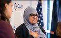 ΗΠΑ: Συμβιβασμός $120.000 με Μουσουλμάνα που έβγαλε τη χιτζάμπ για να τη φωτογραφίσουν οι αρχές