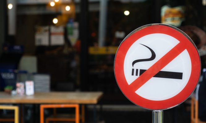 Το Υπουργείο Υγείας ζητά αύξηση των ελέγχων για το κάπνισμα ενόψει εορτών - Φωτογραφία 1