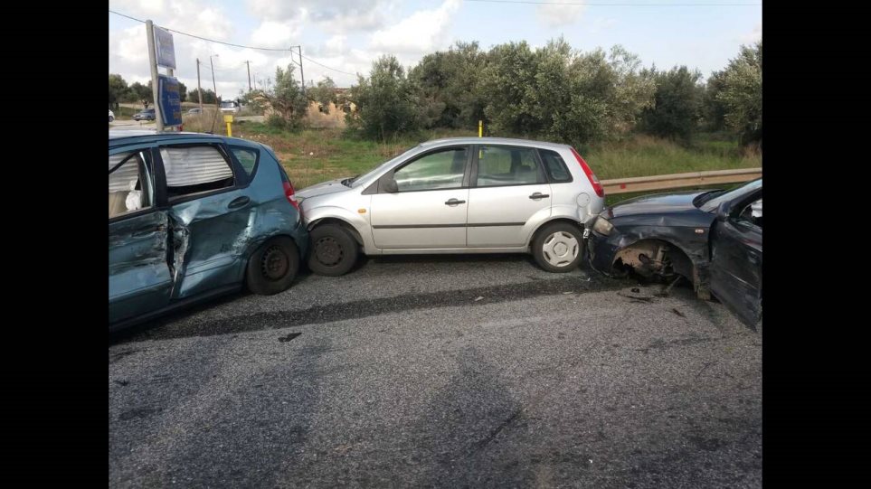 Κορωπί: Κινηματογραφική καταδίωξη κατέληξε σε καραμπόλα - Φωτογραφία 1