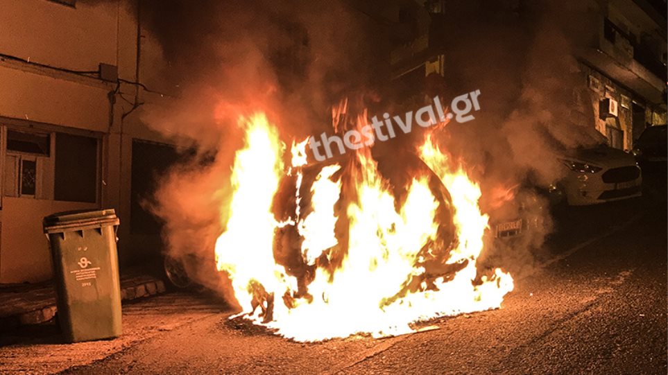 Έκαψαν το αυτοκίνητο Τούρκου διπλωμάτη - Φωτογραφία 1