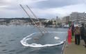 Καβάλα: Βούλιαξε ιστιοφόρο στο λιμάνι λόγω των ισχυρών ανέμων - Φωτογραφία 1