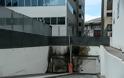 Επίθεση με εμπρηστικό μηχανισμό στα γραφεία του ΣΔΟΕ στα Πετράλωνα - Φωτογραφία 2