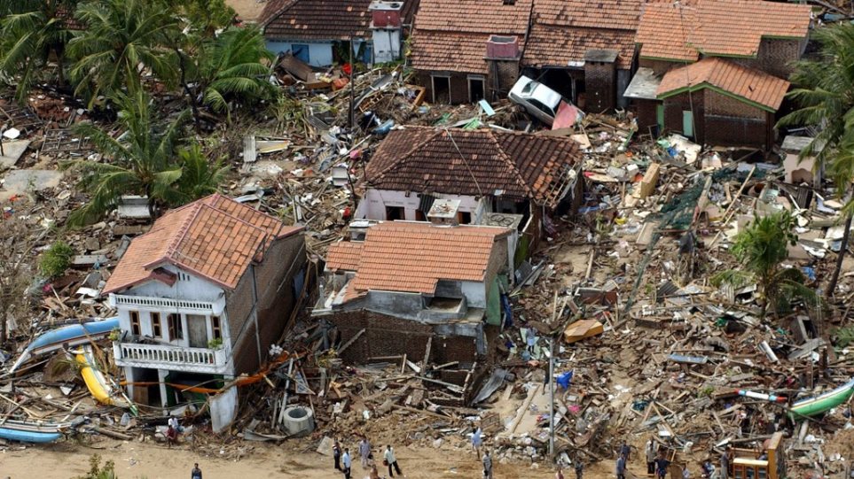 «Μαύρη» επέτειος: 15 χρόνια από το φονικό τσουνάμι στην Ασία - Φωτογραφία 1