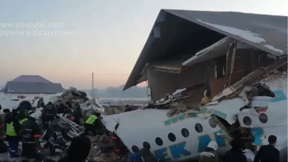 Καζακστάν: Το αεροσκάφος συνετρίβη σε διώροφο κτίριο και κόπηκε στα δύο - Εικόνες σοκ - Φωτογραφία 4