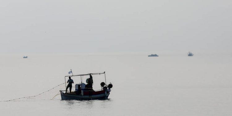 Έξαλλοι οι Έλληνες ψαράδες στα Ίμια – Νέο βίντεο ντοκουμέντο με προκλήσεις Τούρκων - Φωτογραφία 1