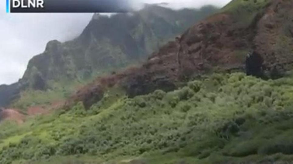 Ανασύρθηκαν οι σοροί 6 επιβαινόντων του ελικοπτέρου που συνετρίβη στη Χαβάη - Φωτογραφία 1
