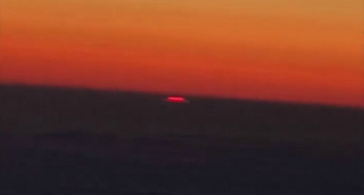 Παράξενο φωτεινό αντικείμενο στον ουρανό του Καζακστάν - Βίντεο - Φωτογραφία 1
