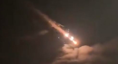 Μετεωρίτης ή πύραυλος: Μυστηριώδης «μπάλα φωτιάς» έσκασε στον ουρανό - Βίντεο - Φωτογραφία 1