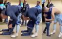 Πιτσιρικάς έπεσε στα πόδια ποδοσφαιριστή παρακαλώντας τον να μη φύγει