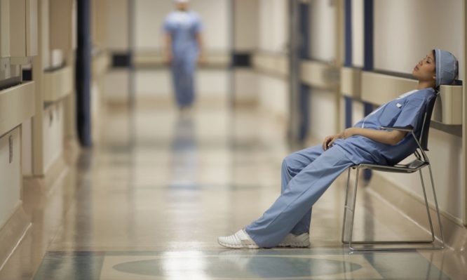 Τα δημόσια νοσοκομεία “αποχαιρετούν” το 2019 χωρίς γιατρούς – Παράνομες εφημερίες για να βγουν οι γιορτές - Φωτογραφία 1